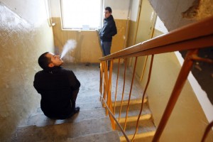 Курение в подъезде жилого дома